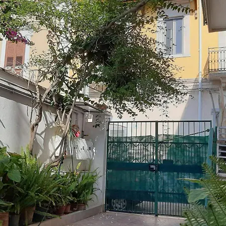 Eden House Apartment
