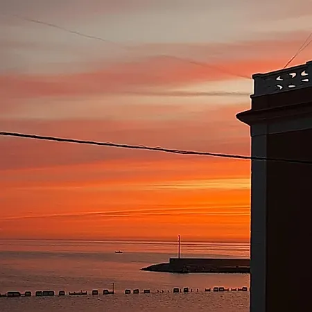 Eden House Apartment *